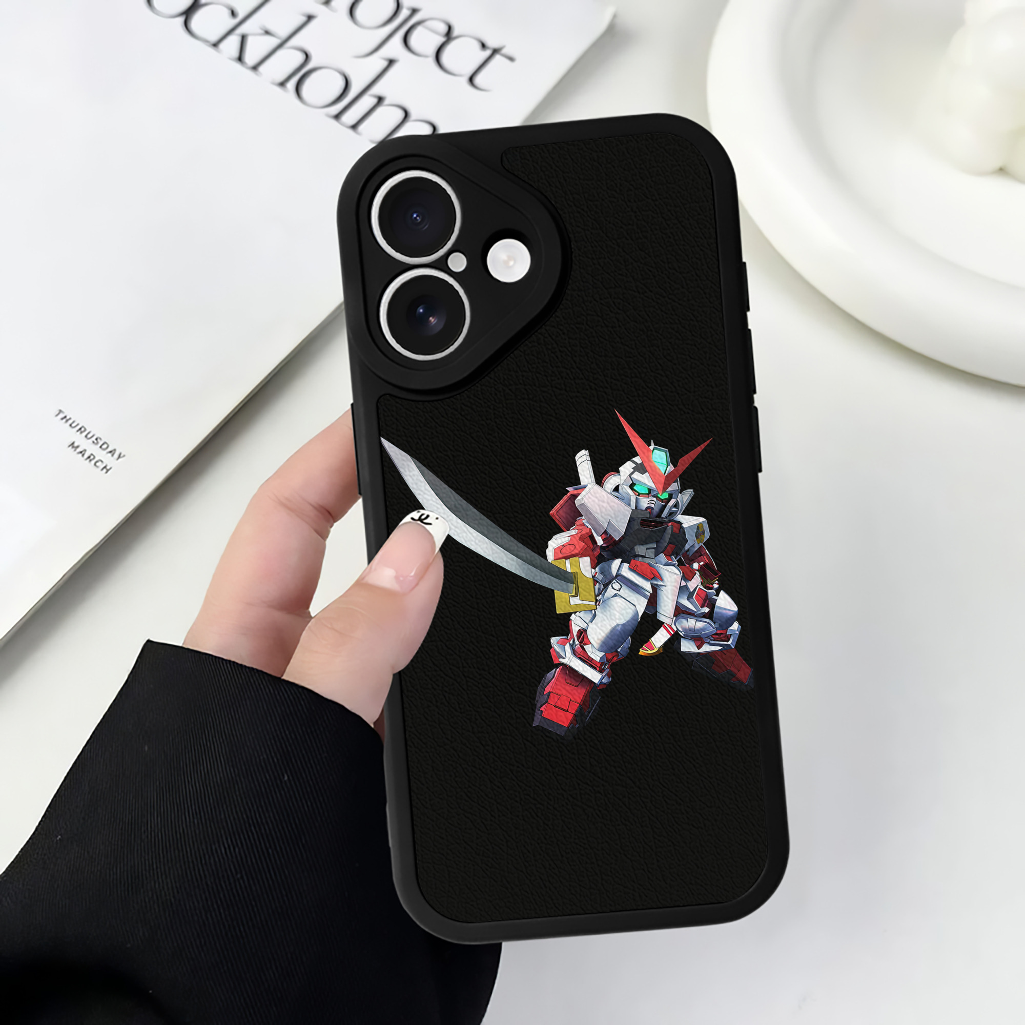 （画像用） 機動戦士ガンダム Mobile Suit Gundam 【iPhone 16シリーズ対応】シリコンスマホケース（レザー調） 材質：シリコン